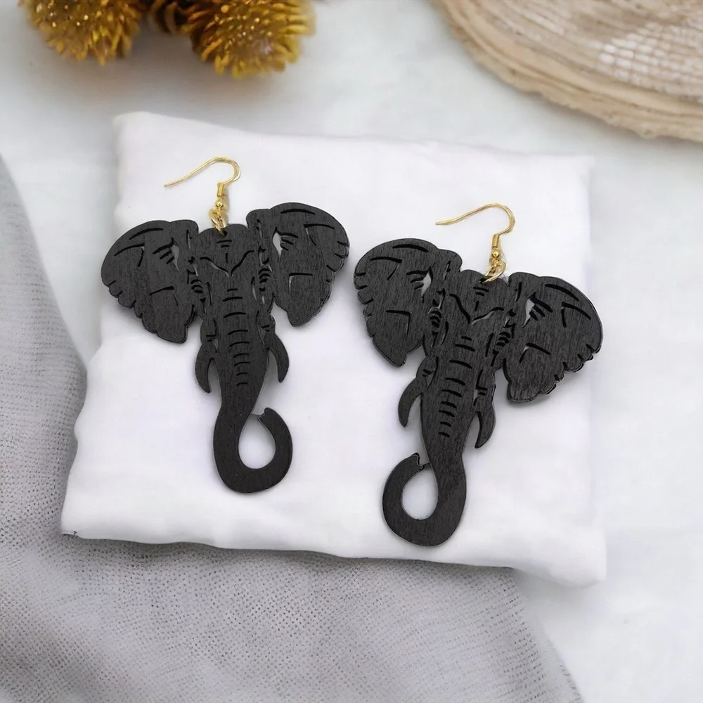 N/A elephant earrings